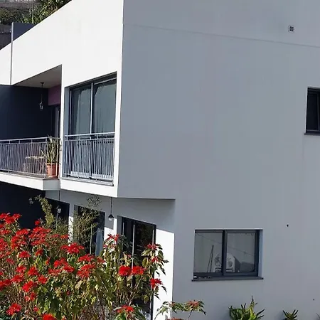Casa Henriques * Estreito de Camara de Lobos